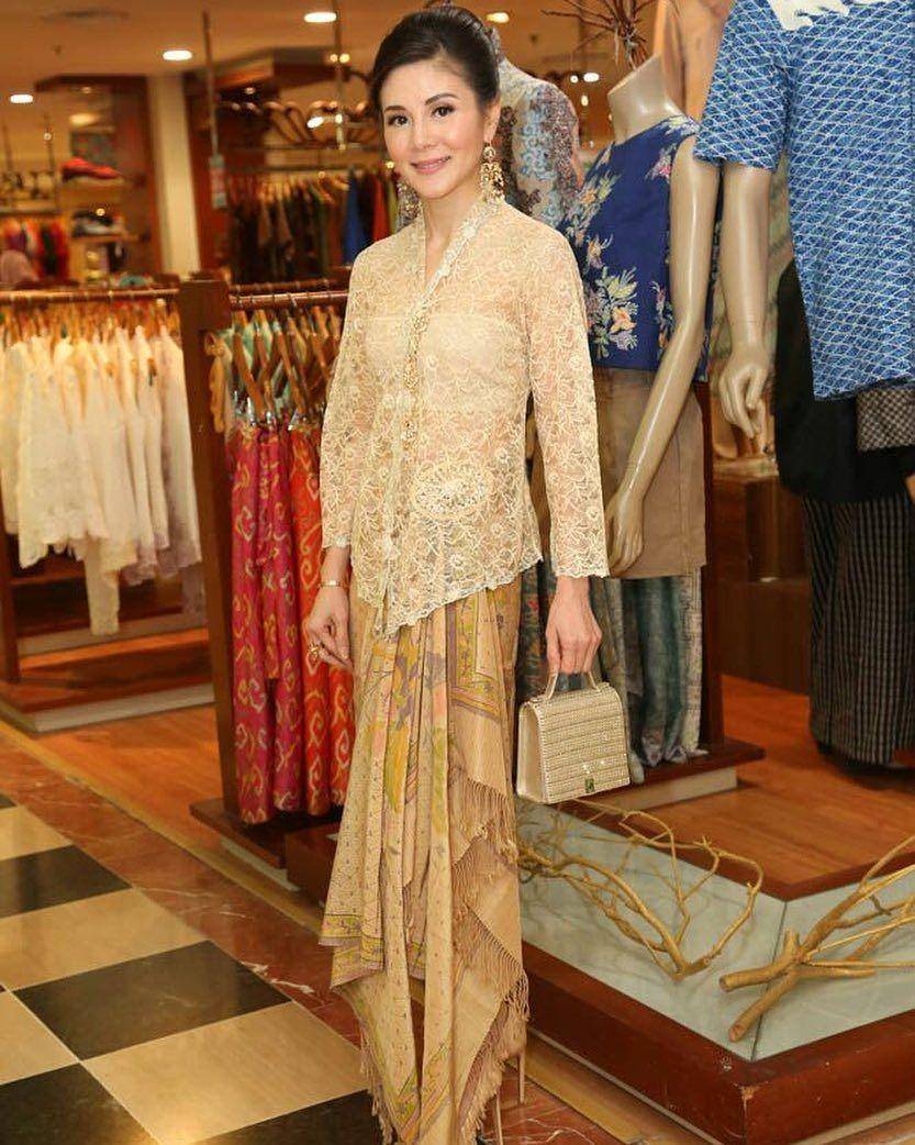 instagram.com/margaretvivi | Inspirasi Kebaya Margaret Vivi