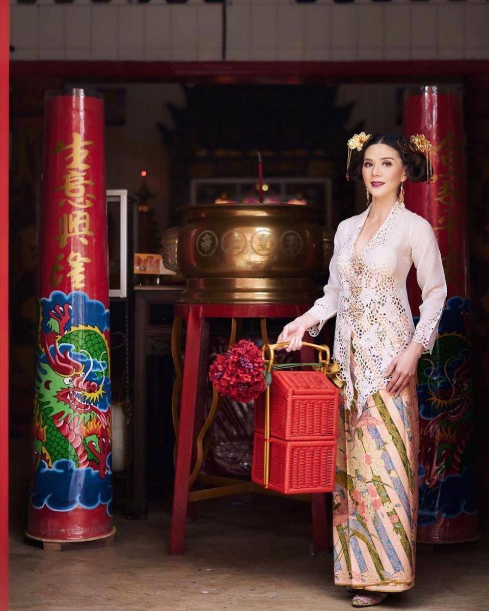 instagram.com/margaretvivi | Inspirasi Kebaya Margaret Vivi