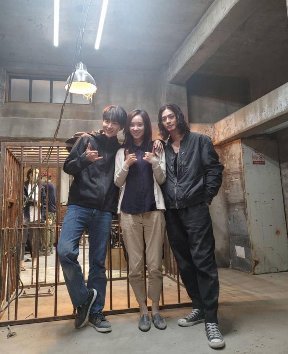 Instagram.com/april_hansooyeon
