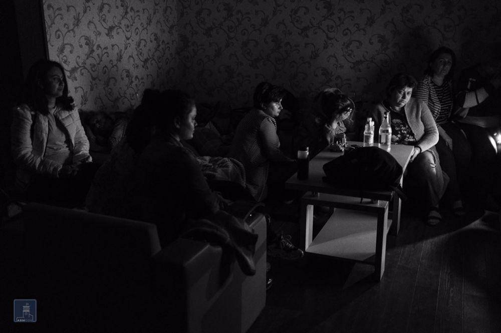 Warga di Nagorno-Karabakh yang berlindung di dalam shelter. twitter.com/naghdalyan/