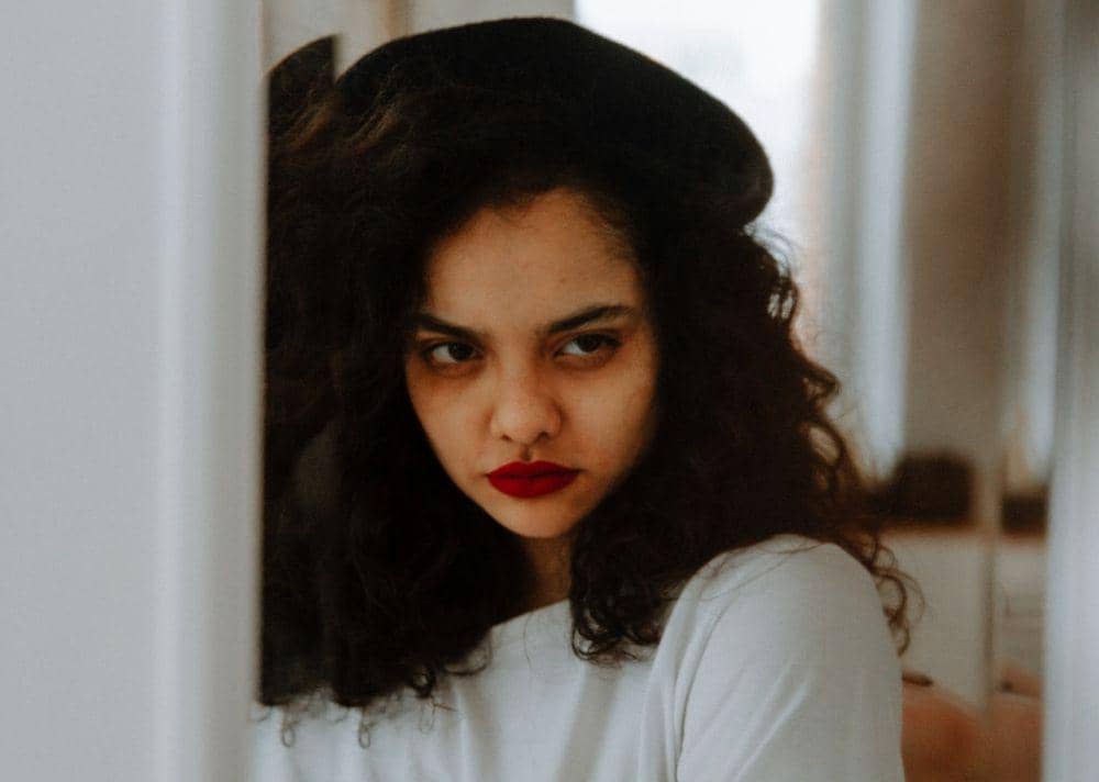 5 Tips Menghadapi Pacar yang Gampang Curiga, Biar Makin Lengket!