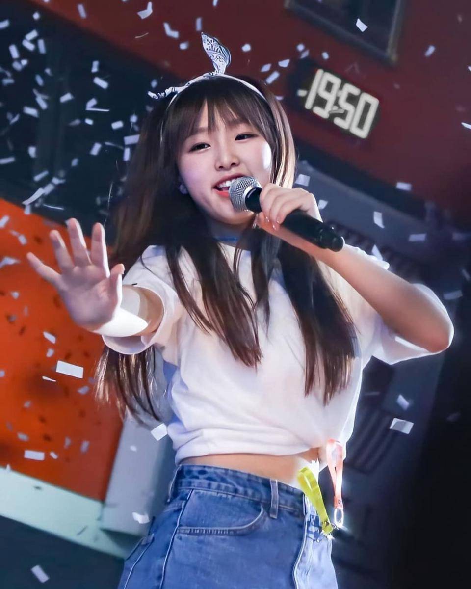instagram.com/yena.izone