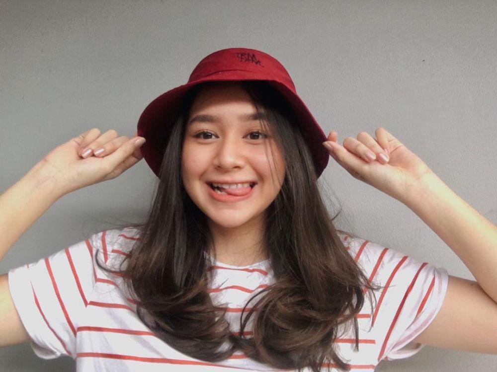 Senyumnya Bikin Terpesona, Ini 9 Potret Kece Selebgram Khairunnisa