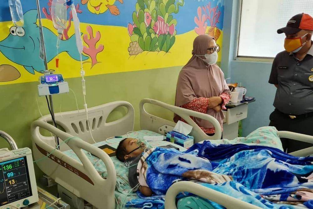 Walikota Bekasi Rahmat Efendi kunjungi bocah viral karena lantunkan ayat suci Al-Quran saat tidak sadar (Instagram.com/bangpepen03)