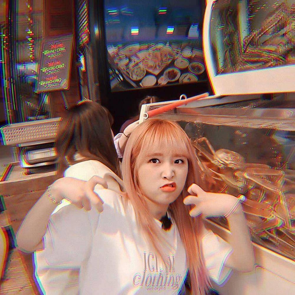 instagram.com/yena.izone