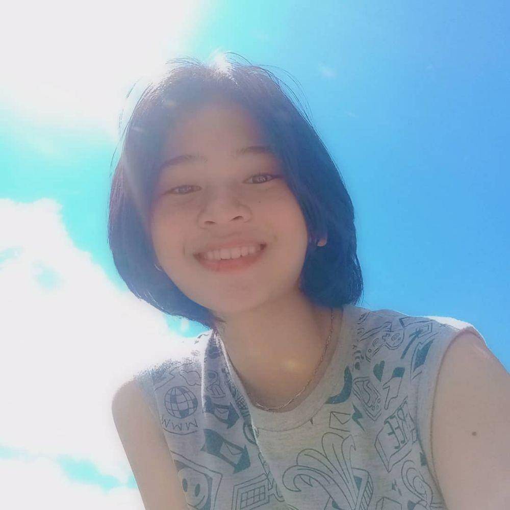 instagram.com/jkt48.flora