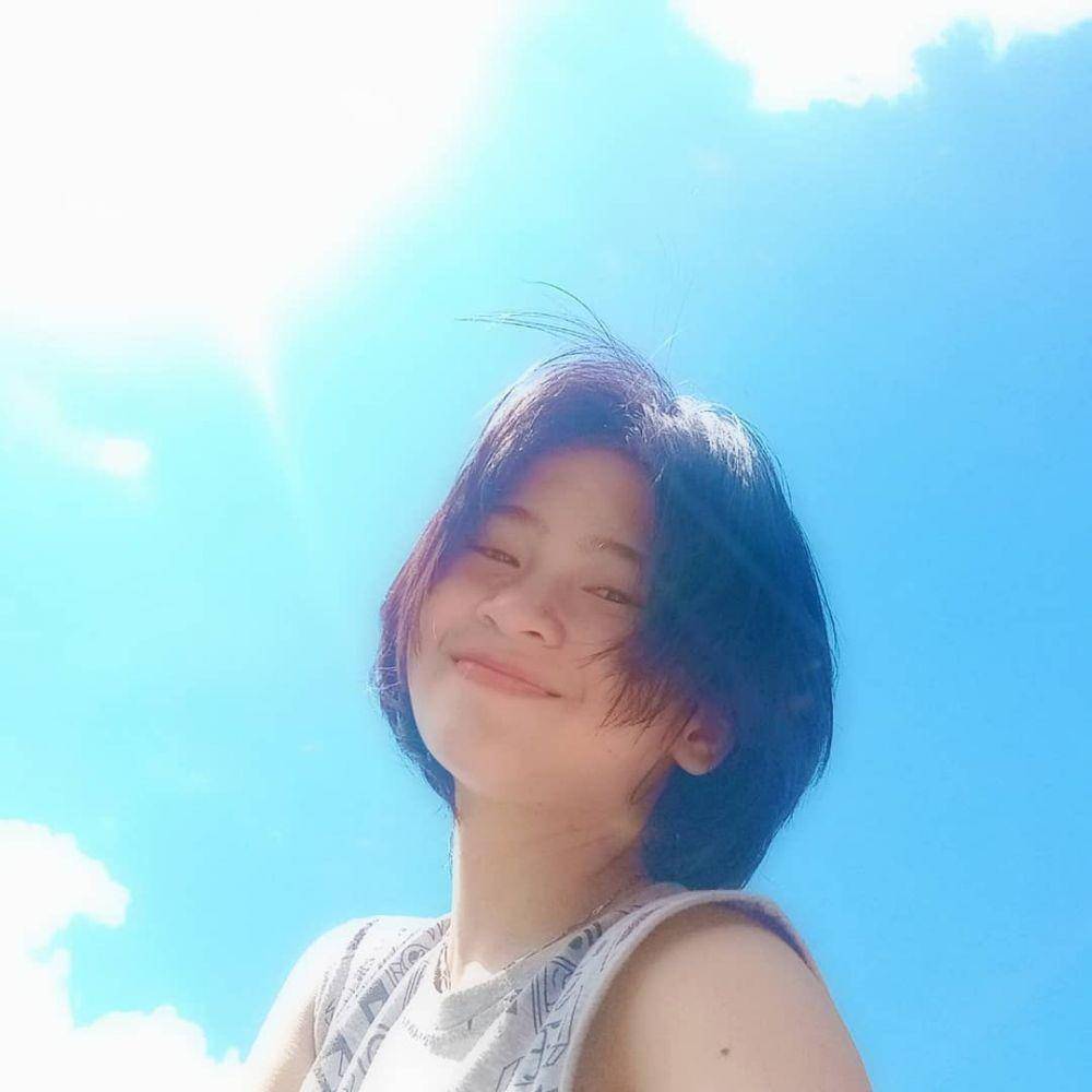 instagram.com/jkt48.flora