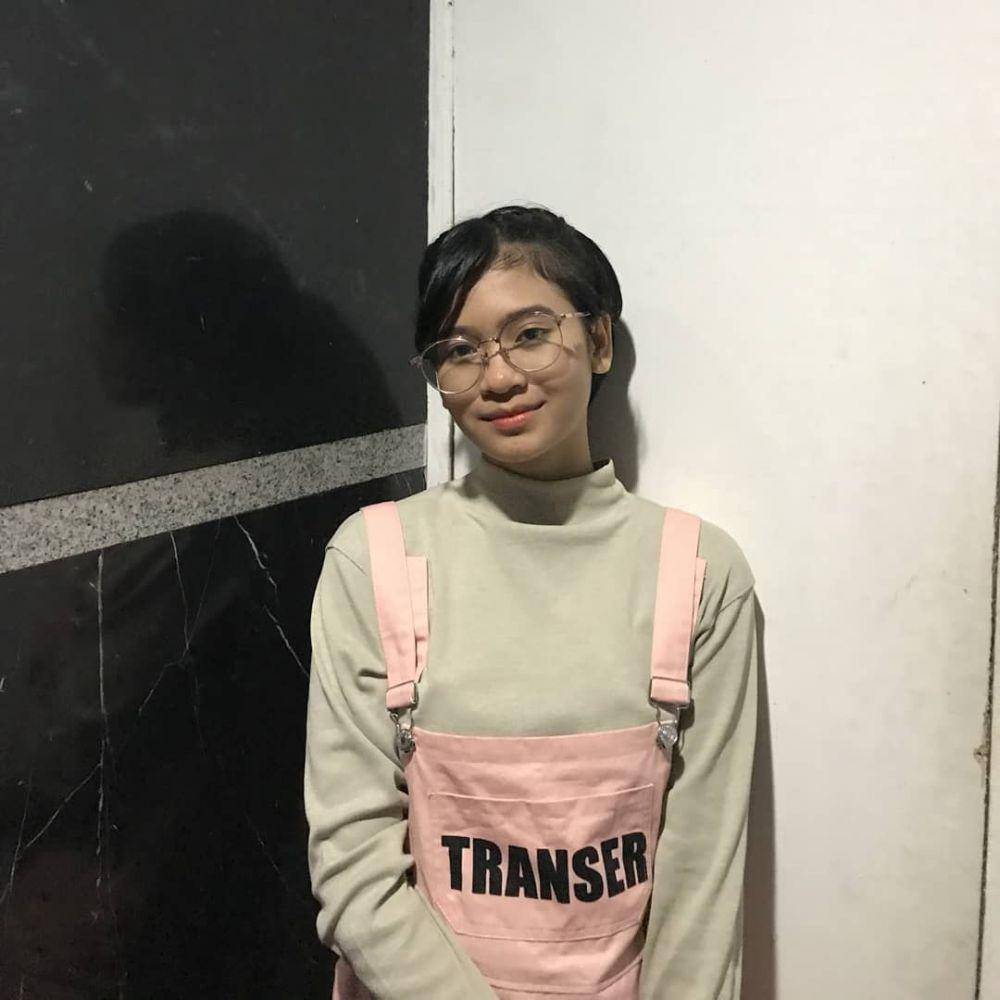 instagram.com/jkt48.flora
