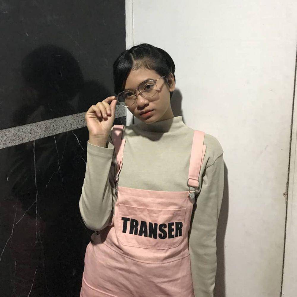 instagram.com/jkt48.flora