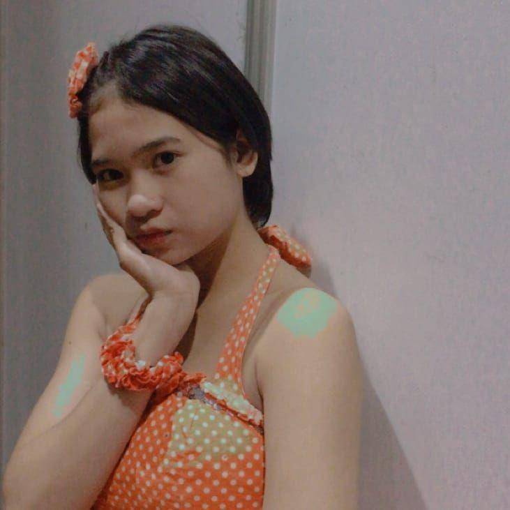 instagram.com/jkt48.flora