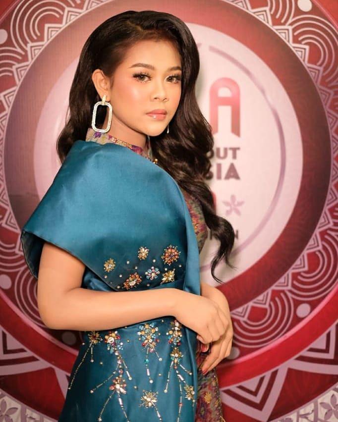 Juarai Lida 2020, 8 Potret Cetar Mely Nuryani Pedangdut dari Cianjur