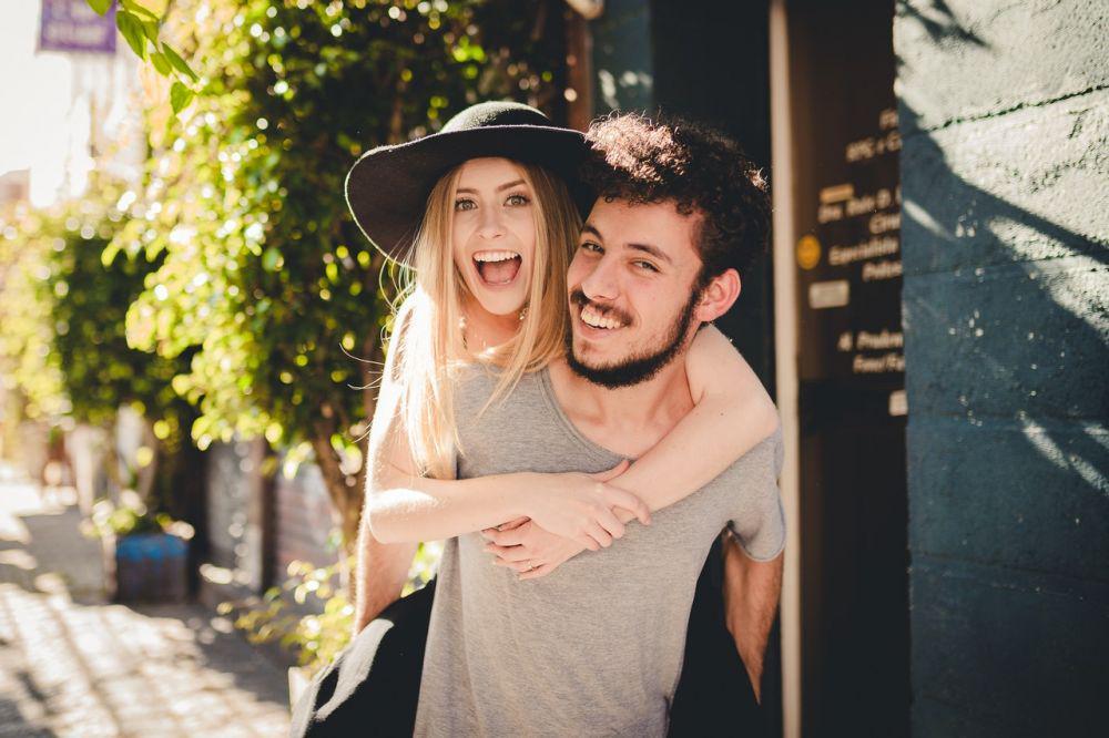5 Fakta yang Menjelaskan Dirimu sedang Jatuh Cinta atau Terobsesif