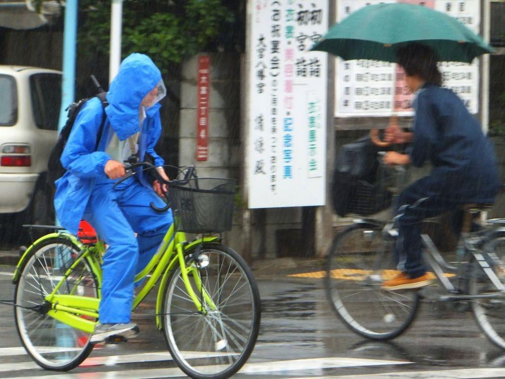 Musim Hujan di Depan Mata, Goweser Wajib Siapkan 4 Hal Ini Saat Gowes