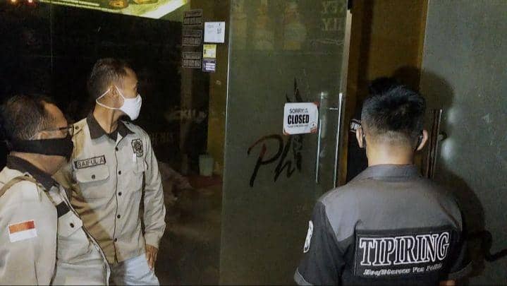 Penindakan RHU yang melanggar protokol COVID-19 oleh Pemkot Surabaya, kepolisian, dan TNI. Dok Humas Pemkot Surabaya