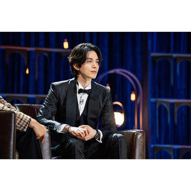 10 Potret Gagah Lee Dong Wook Pakai Outfit Gelap, Bikin Merinding!