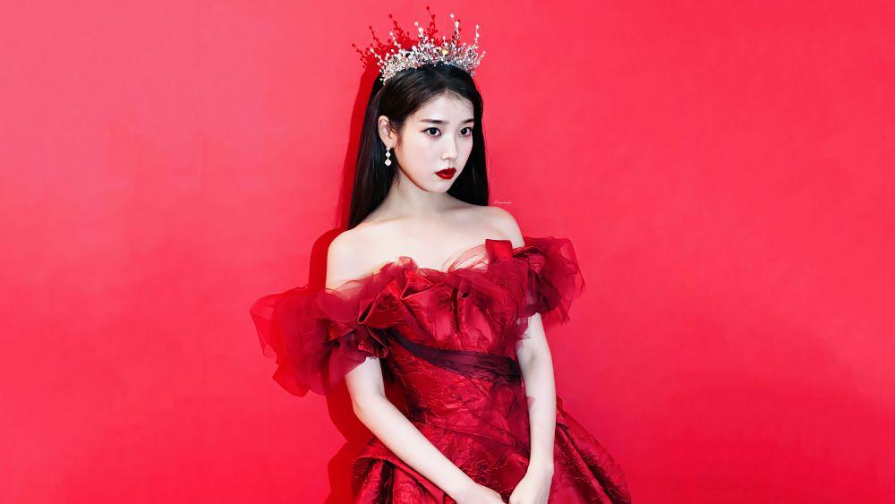 10 Pesona IU dengan Balutan Dress Merah, Anggun Bak Putri Disney!