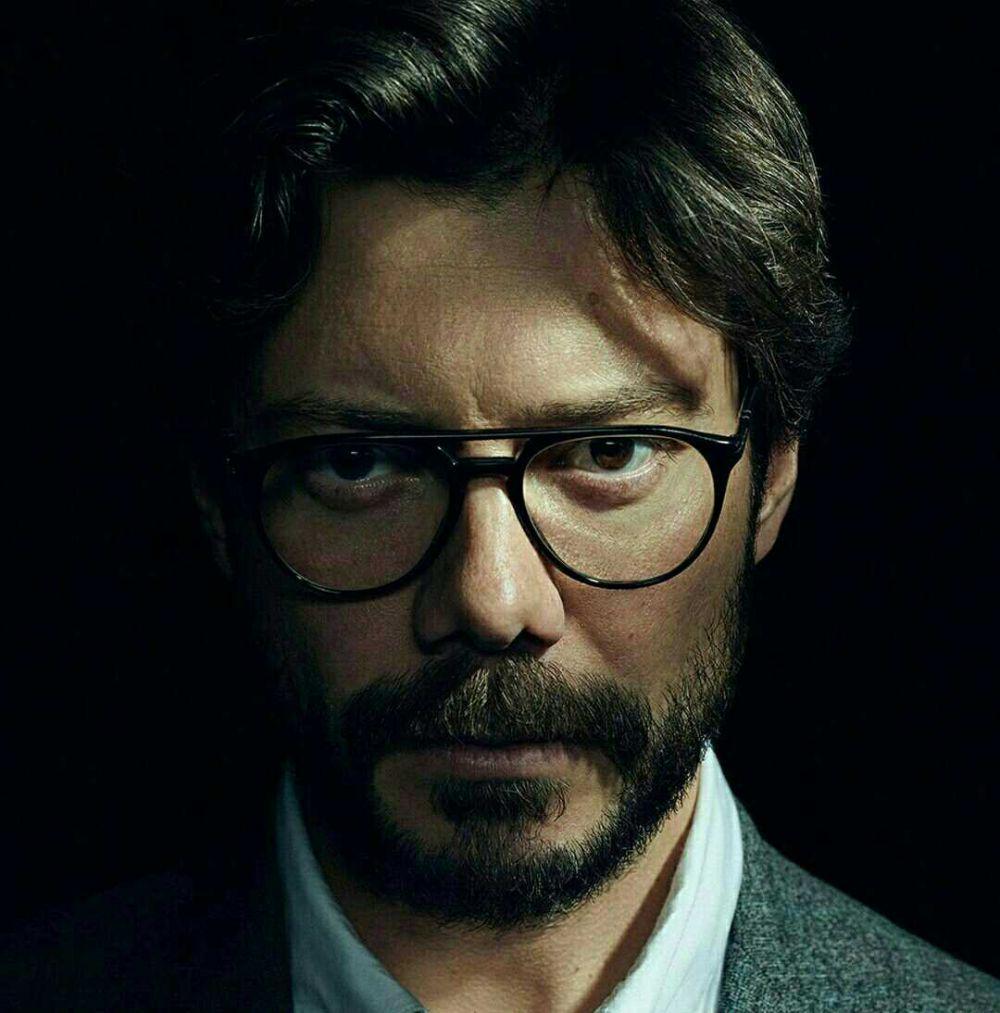 9 Potret Alvaro Morte, Sosok Profesor dalam Serial Money Heist
