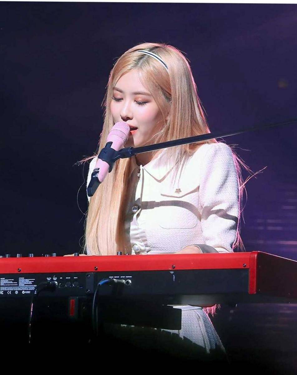 Instagram.com/blackpink_rose