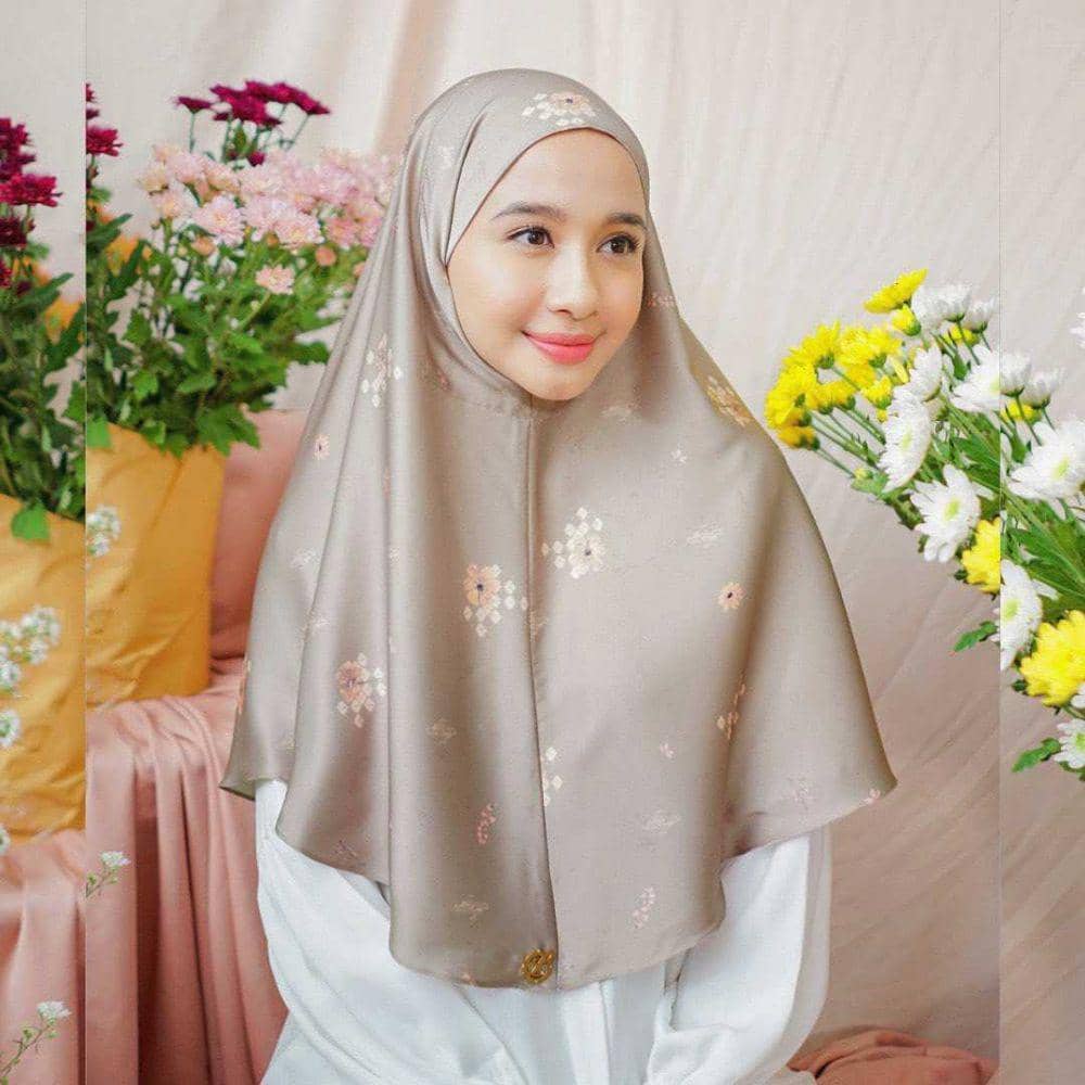 instagram.com/laudyacynthiabella