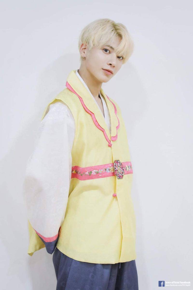 Facebook.com/TXT.bighit