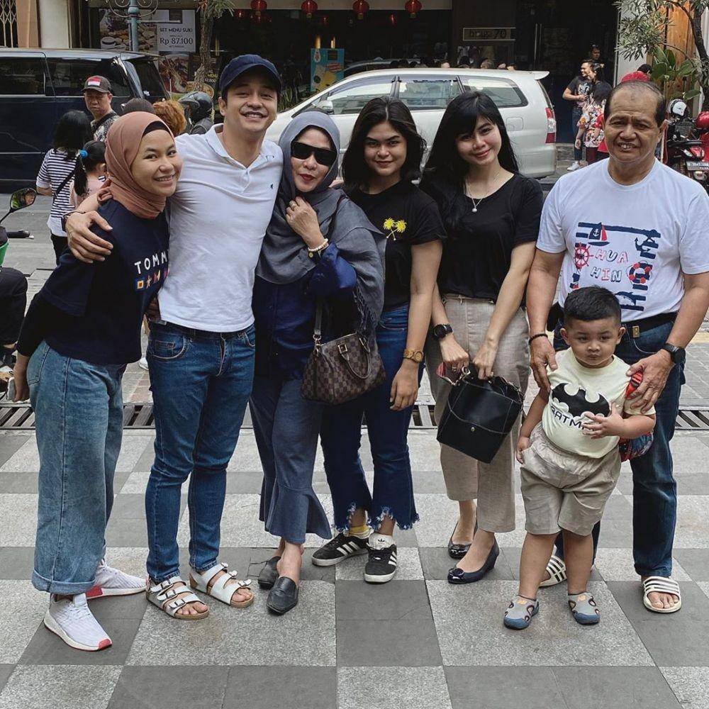Adly Fairuz dan keluarga (instagram.com/adlyfayruz)