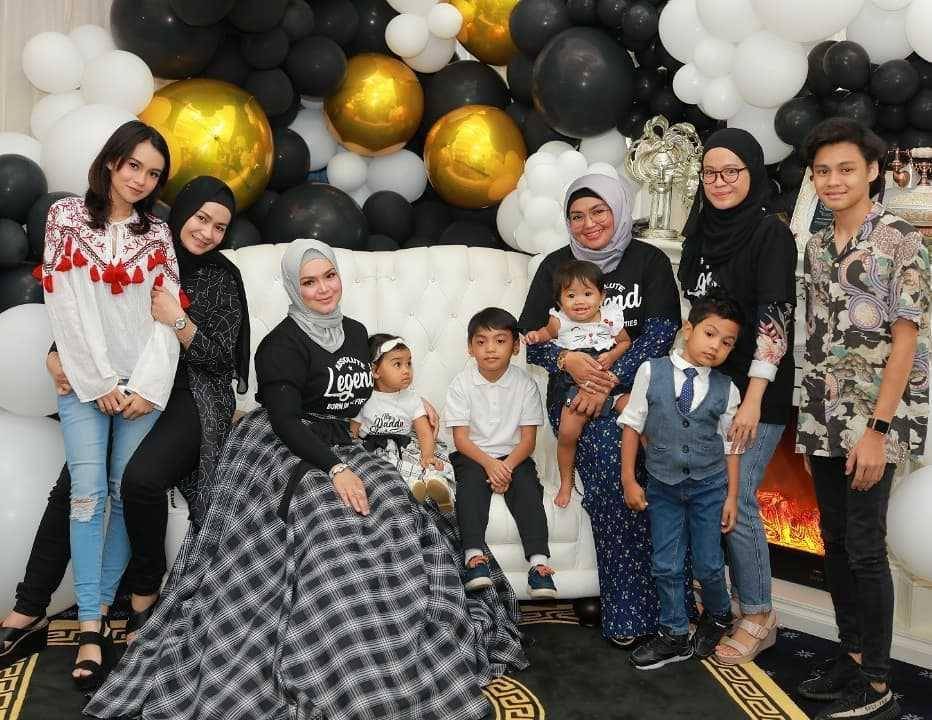 instagram.com/sitinursairahtarudin