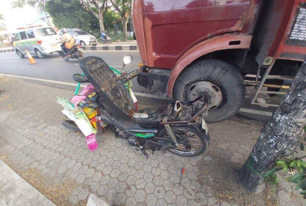 Barang bukti bentor dan truk. IDN Times/Zainul Arifin