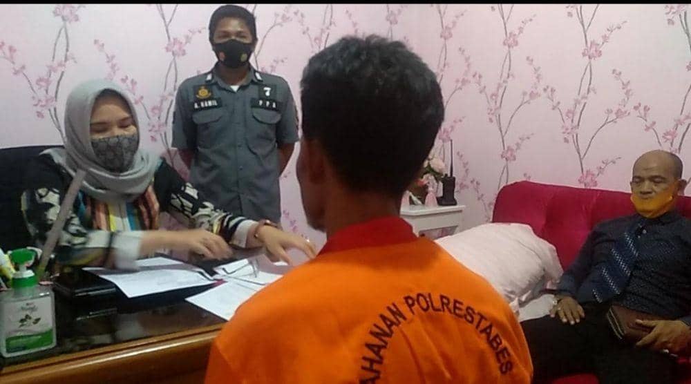 Tersangka saat diamankan di Polrestabes Palembang (IDN Times/Istimewa)