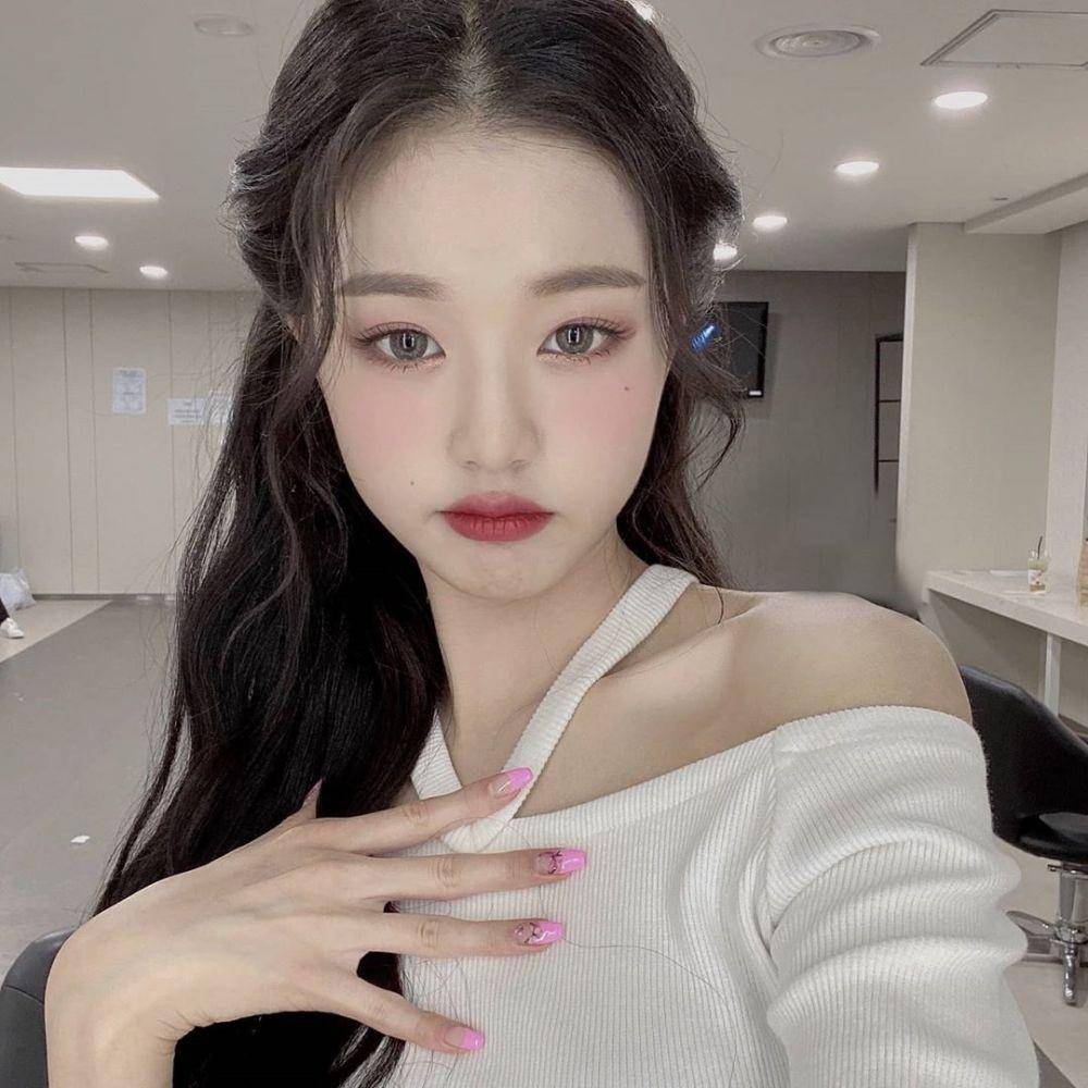instagram.com/official_izone