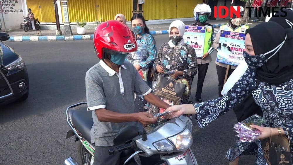 Peringati Hari Batik Nasional, gelar fashion show dan bagi masker batik, IDN Times/ Bramanta Pamungkas