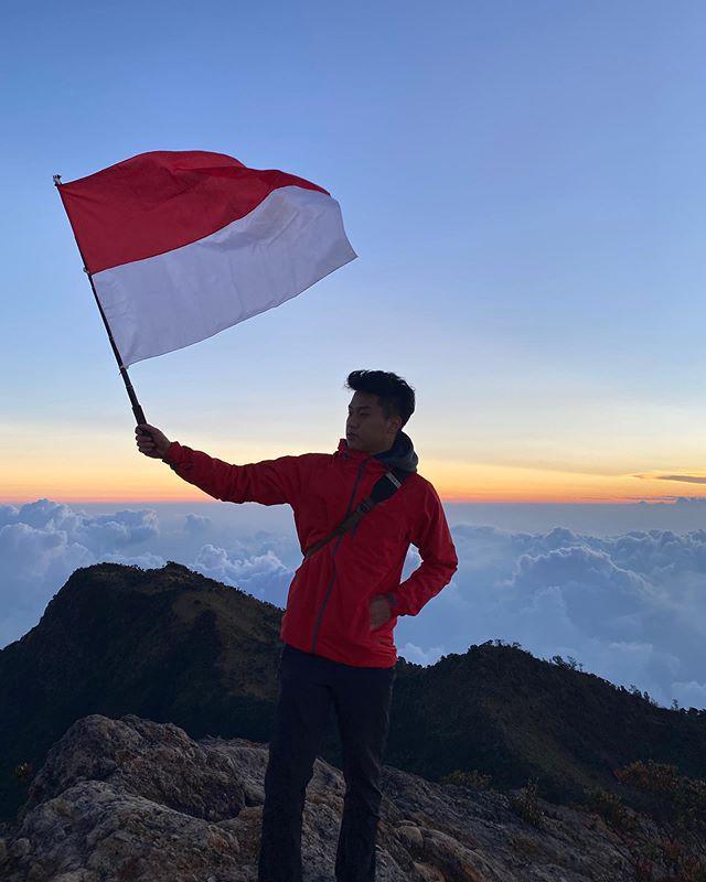 Kuliah di Amerika, 10 Potret Seru Leonardo Edwin yang Hobi Naik Gunung
