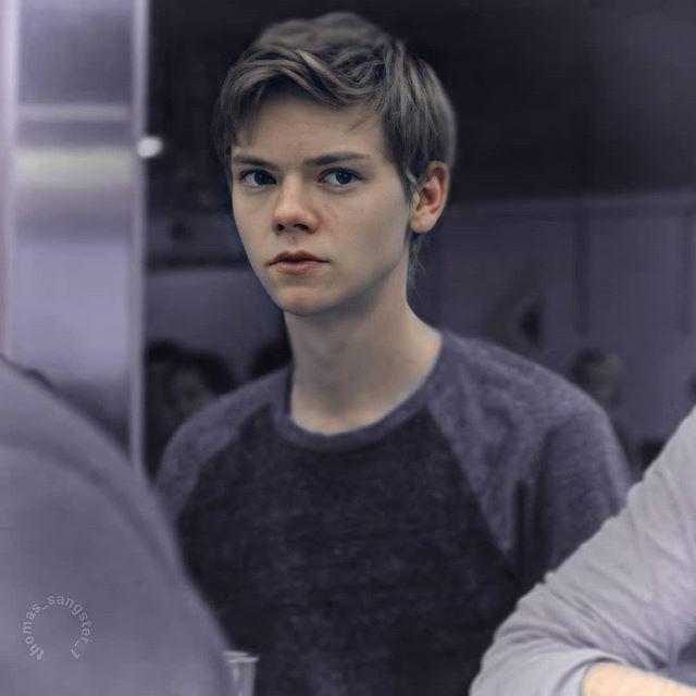 10 Potret Thomas Brodie-Sangster yang Kian Memesona di Usia 30 Tahun