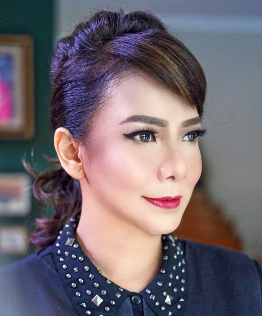 Selalu Energik, Ini 9 Potret Memukau Memes di Usia 55 Tahun
