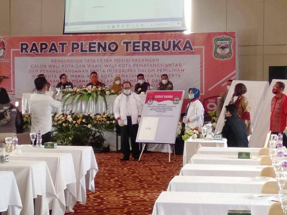 Rapat pleno penentuan letak pasangan calon di Pilkada Siantar (IDN Times/Istimewa)