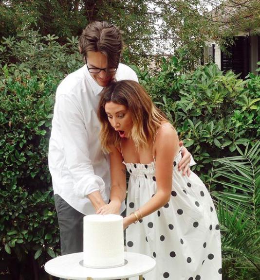 6 Tahun Menikah, 10 Kebahagiaan Ashley Tisdale Dikaruniai Anak Pertama