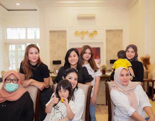 instagram.com/nindyparasadyharsono