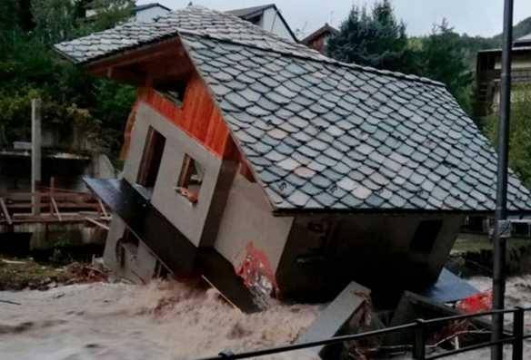 24 orang hilang karena banjir yang terjadi di perbatasan Perancis-Italia. Ilustrasi (twitter.com/John Blackman)
