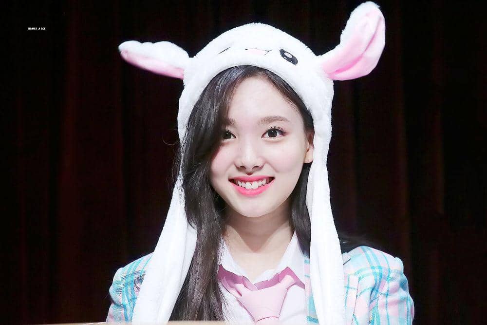 9 Potret Gemas Nayeon TWICE dengan Headwear, Cuteness Overload!