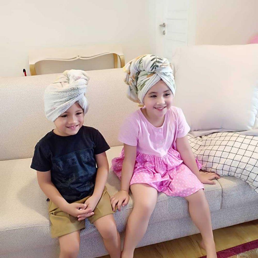 10 Potret Kebersamaan Kedua Anak Arumi Bachsin, Sibling Goals Abis!