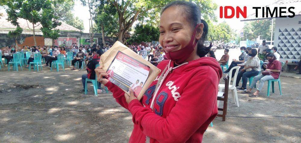 Ilustrasi salah satu orang tua siswa penerima PIP Elisabeth Rita (IDN Times/Daruwaskita)
