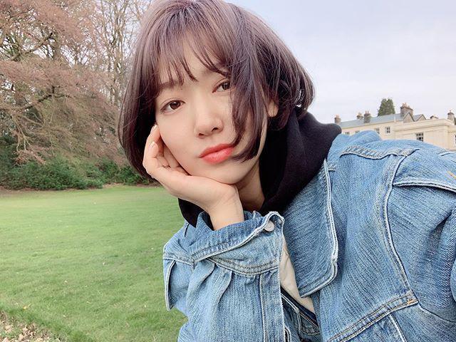 10 Potret Manis Park Shin Hye dengan Rambut Pendek, Makin Memikat!