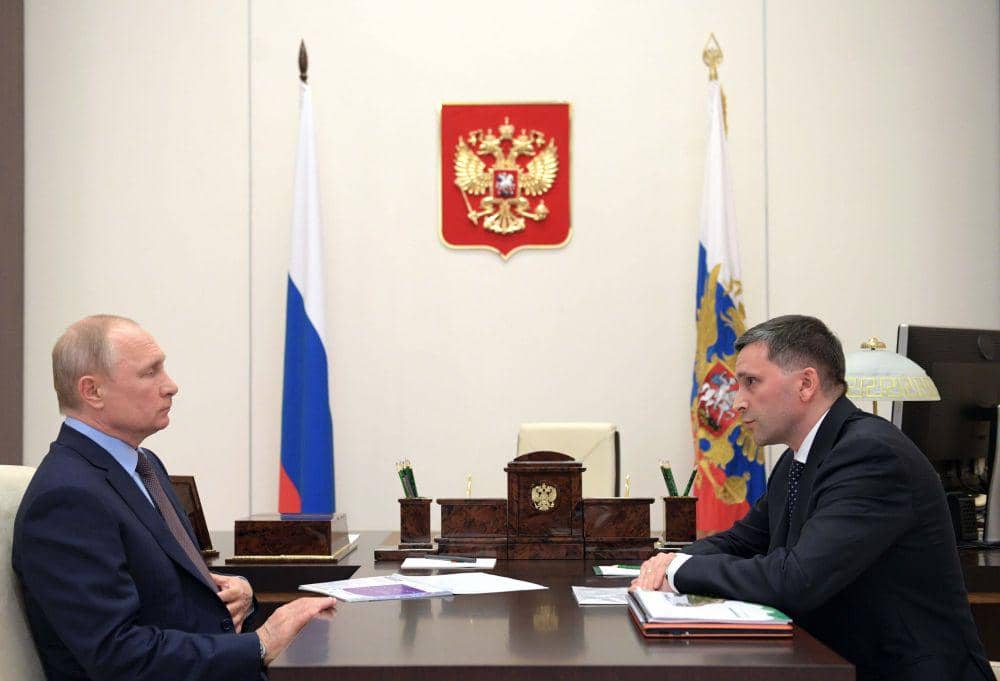 Presiden Rusia, Vladimir Putin dan Menteri Ekologi Rusia, Dmitry Kobylkin saat bertemu. twitter.com/KremlinRussia_E/
