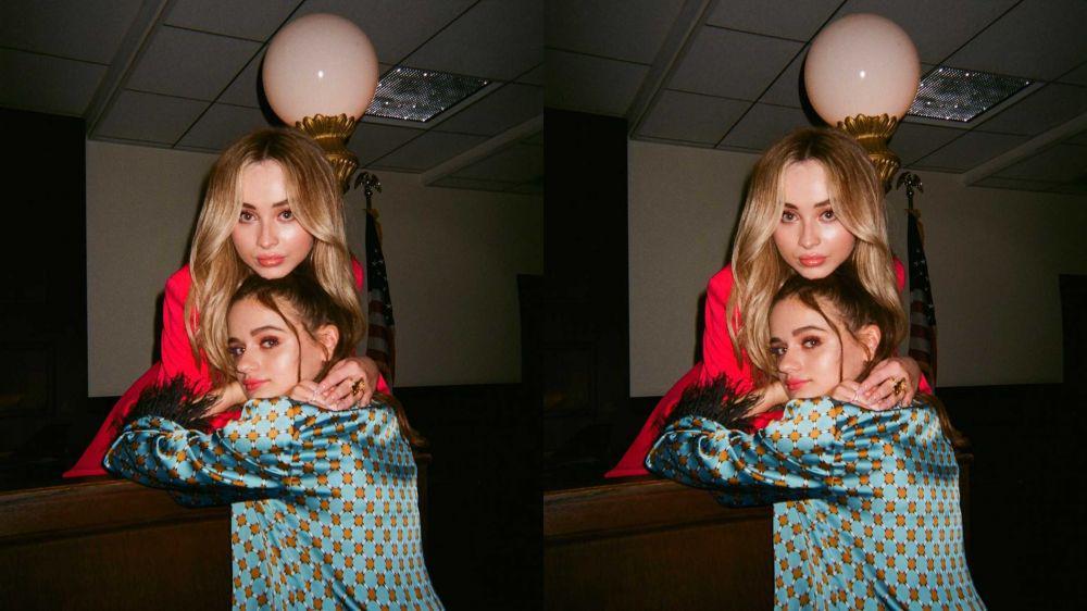 9 Potret Persahabatan Sabrina Carpenter dan Joey King, Manis Banget!