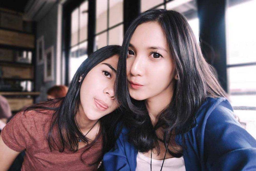 10 Potret Persahabatan Sheila Dara dan Adinda Thomas, Kompak Banget!