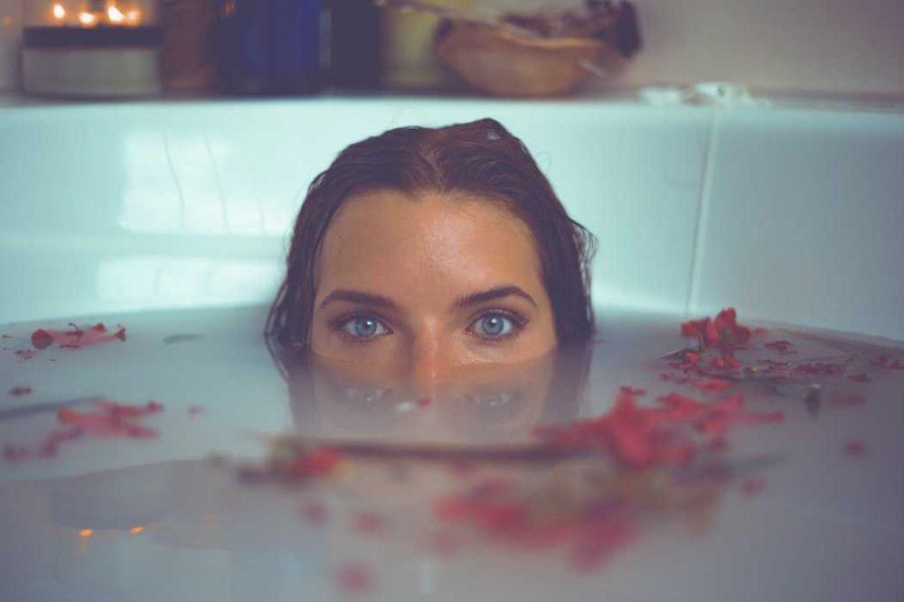 5 Cara Mengatasi Bau Vagina, Segar di Luar, Sehat di Dalam!