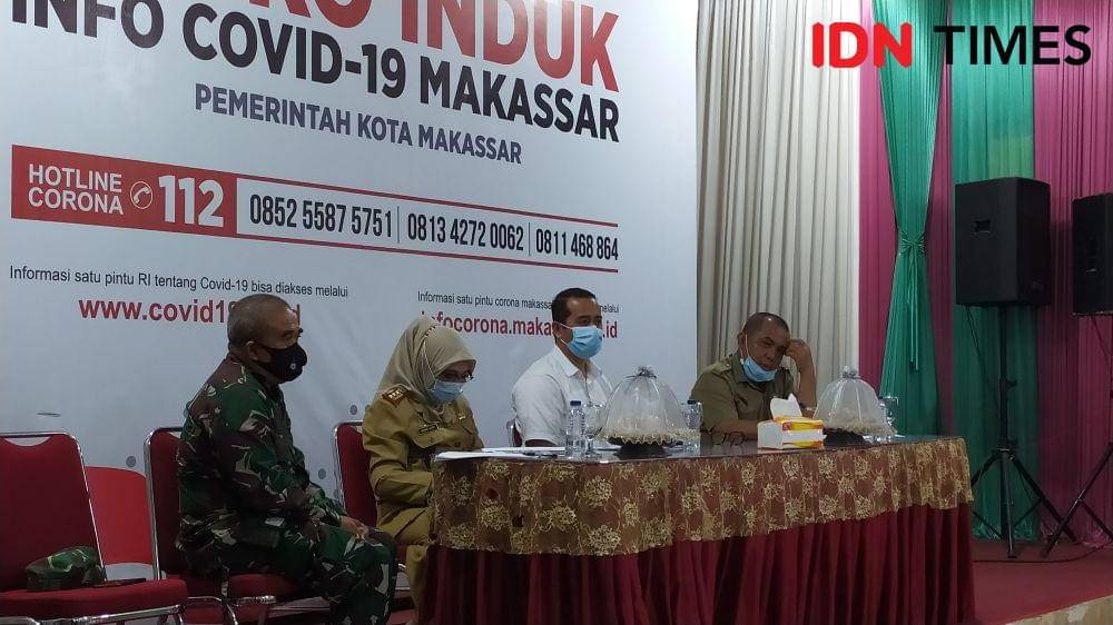 Konferensi pers di Posko Induk Gugus Tugas Kota Makassar, Selasa (6/7/2020). IDN Times/Asrhawi Muin