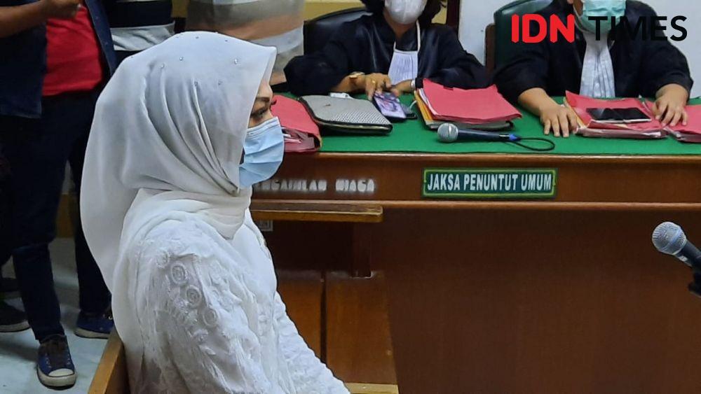 Kasus Tagih Utang Istri Polisi Divonis Bebas, Febi Langsung Pingsan