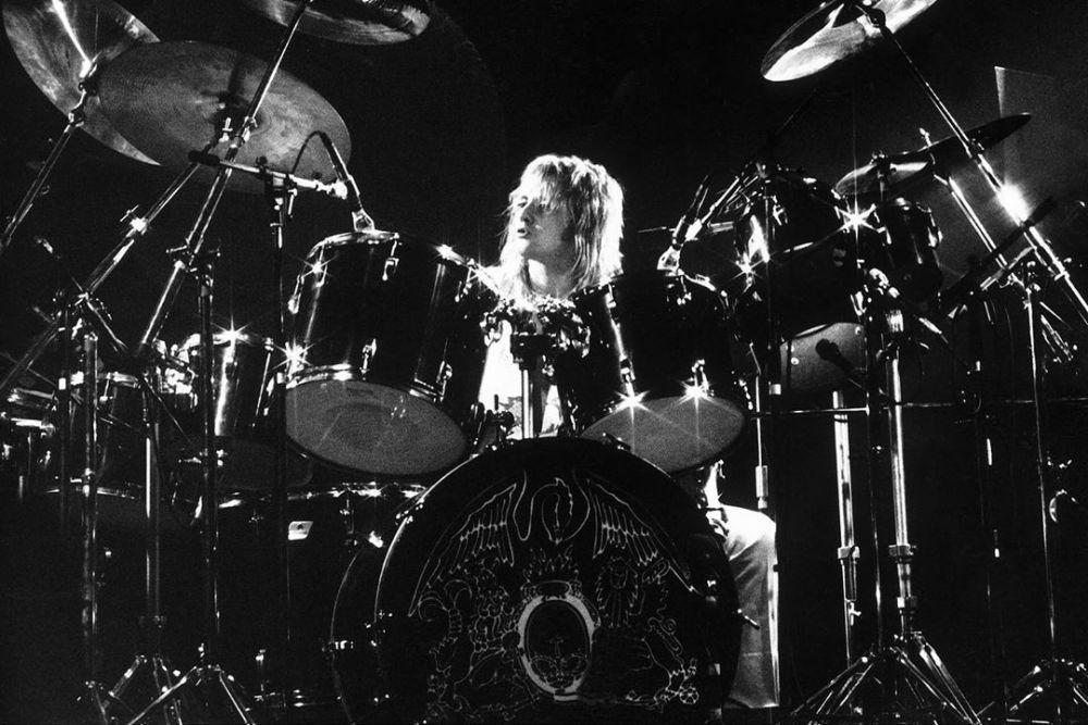 Tak Kalah Menawan, 12 Potret Masa Muda Roger Taylor Drummer Band Queen