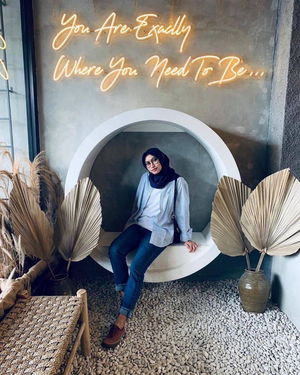 Wiwin, bankir dan ibu rumah tangga yang menggemari Seventeen dan aktif menulis fiksi fans |Instagram.com/wiwinprilia