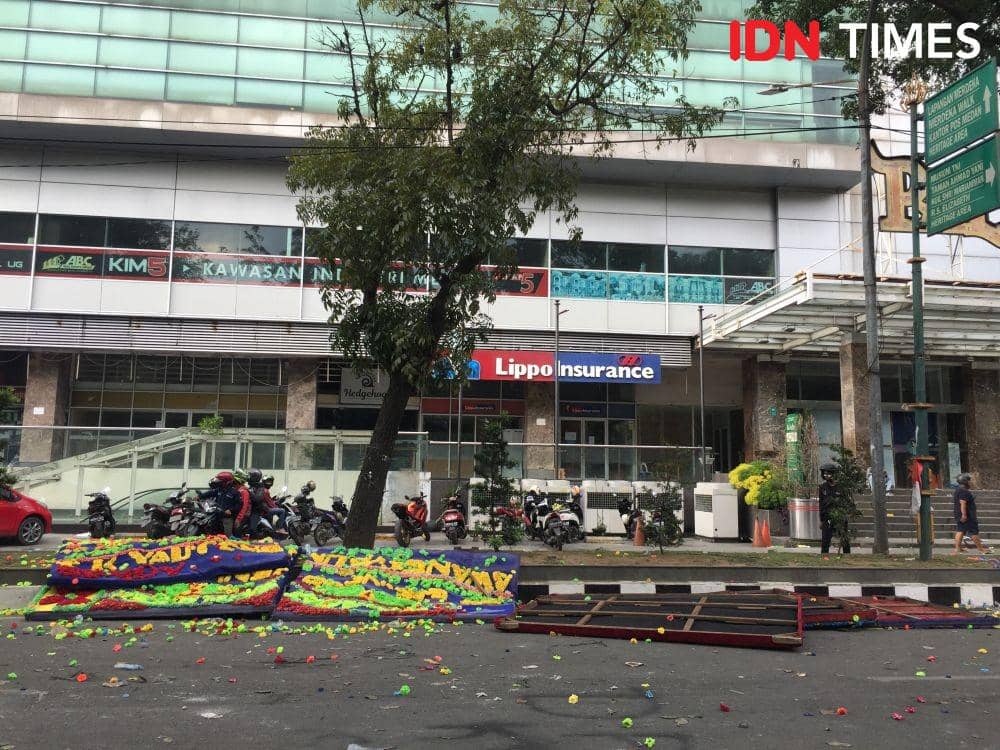 Ini Curhatan Pekerja Papan Bunga yang Dirusak Pendemo di Medan